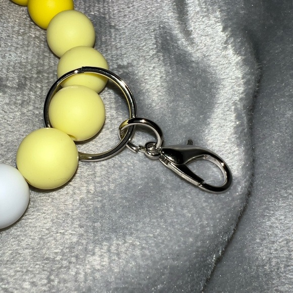 Silicone beaded wristlet keychain - Picture 3 of 3